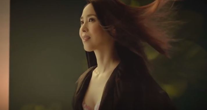 松田聖子 Cmで下着姿を披露 トリンプのイメージキャラクターに ゆるゆる倶楽部 まとめde Goo